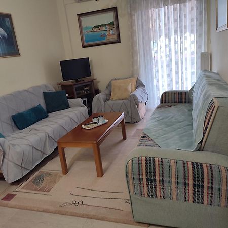 Christie'S Apartment Agrinio Dış mekan fotoğraf
